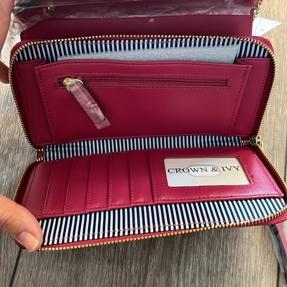 Crown & Ivy Cranberry Crossbody - Picture 4 of 9